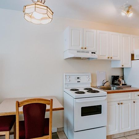 Western Budget Plus Mosaic Suites Penhold Buitenkant foto