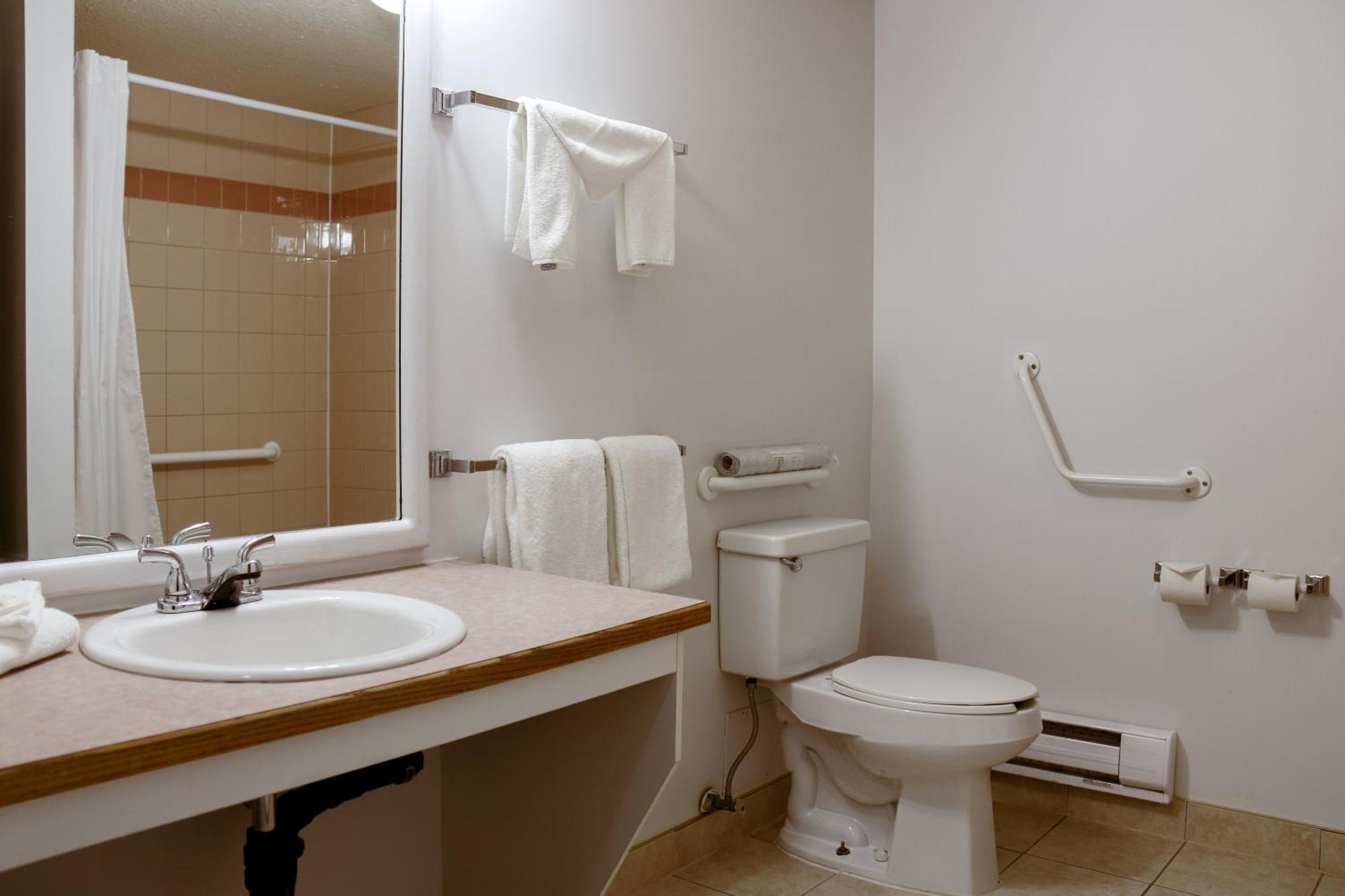Western Budget Plus Mosaic Suites Penhold Buitenkant foto