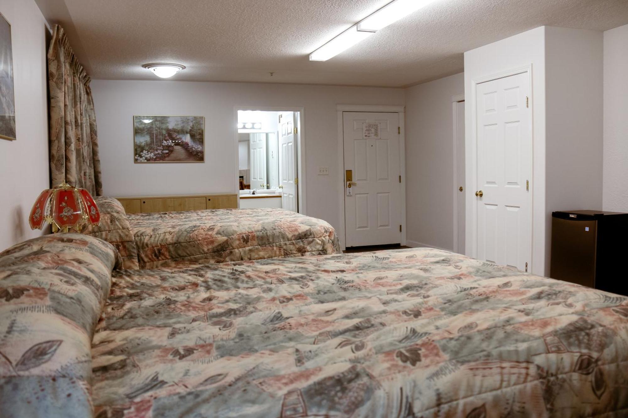 Western Budget Plus Mosaic Suites Penhold Buitenkant foto